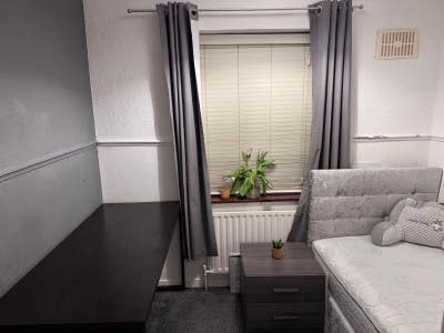 Single Bedroom Available  Main Photo