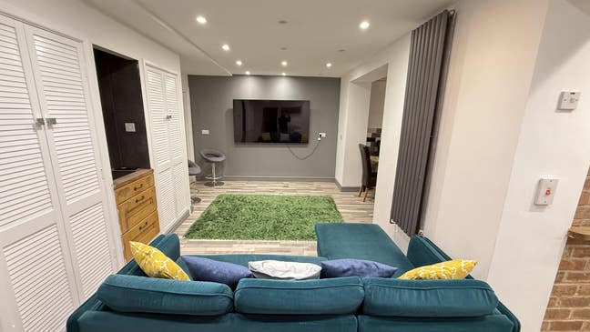 2 Double Spacious Rooms near  UHCW  Main Photo