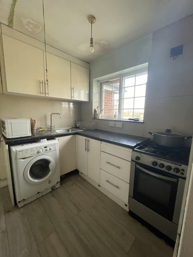 2 single room in residential area Main Photo