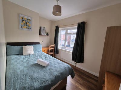 Cosy 2 bed house near QE and UOB Main Photo