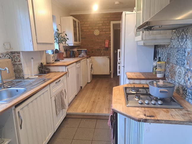 Double room newly refurnished Main Photo