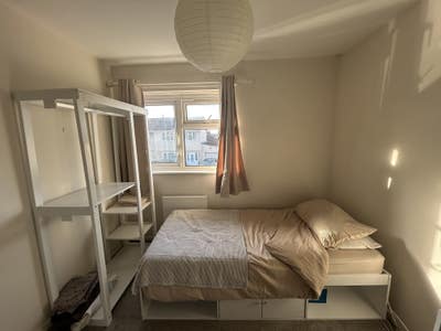 Single bedroom in family home near central Bristol Main Photo