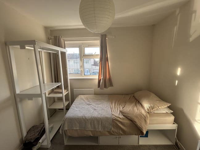Single bedroom in family home near central Bristol Main Photo