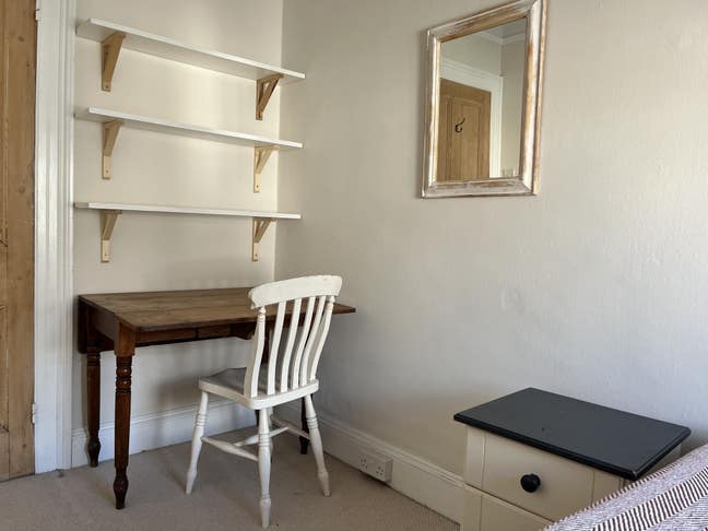 Bright and pretty small double room - central  Main Photo