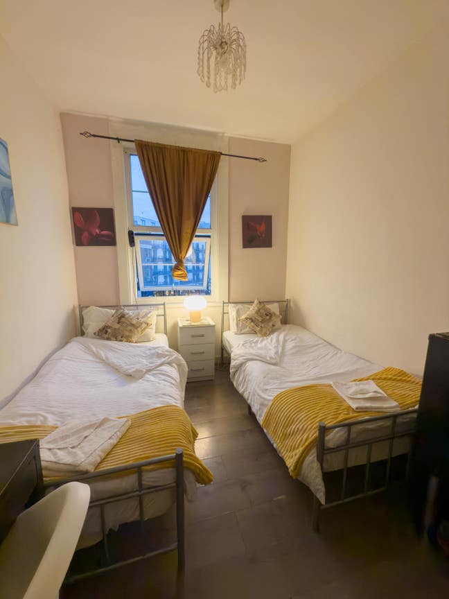 Single room in kilburn-seconds walk to the station Main Photo