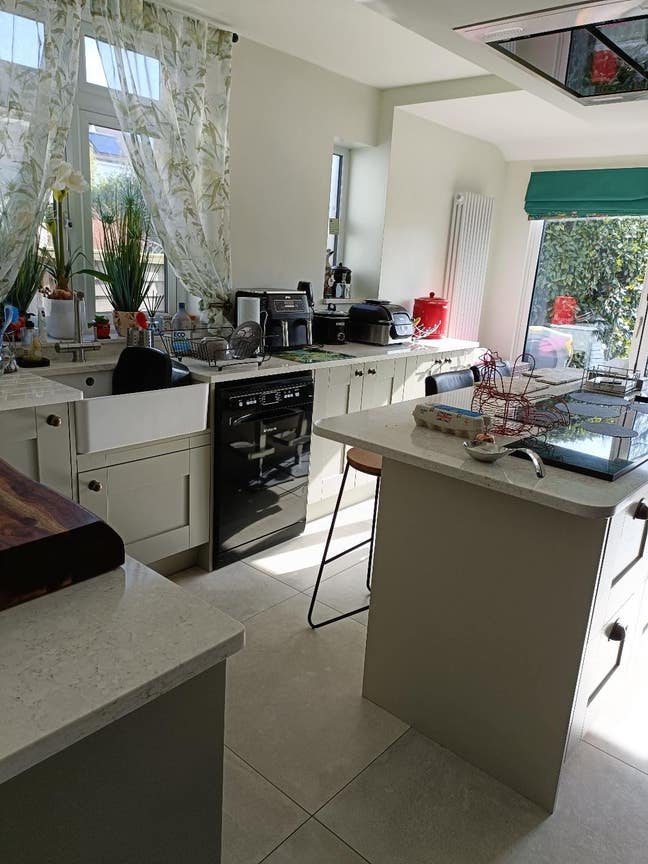 Beautiful Room by the Sea  Main Photo
