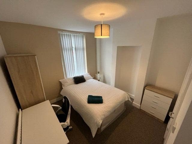 Fully Refurbished Property - Parking Available! Main Photo