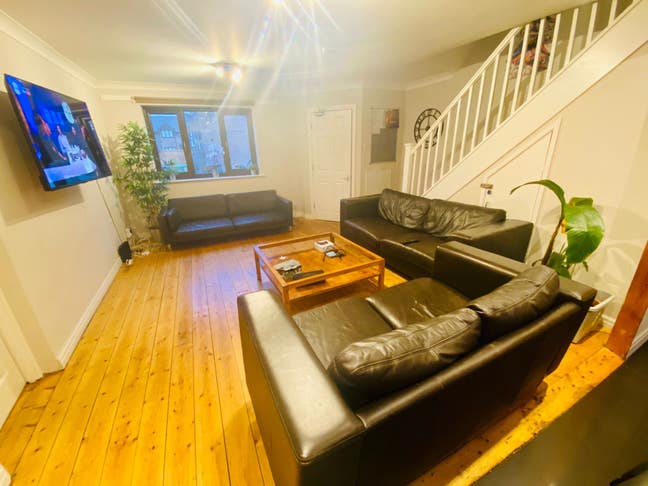 8 Bed Fallowfield House Main Photo
