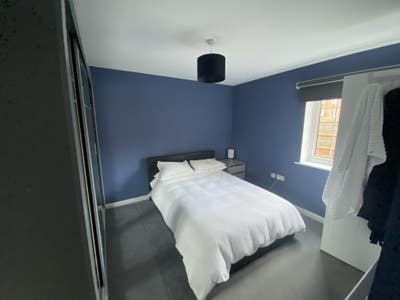 Short term let for a quiet en suite room Main Photo