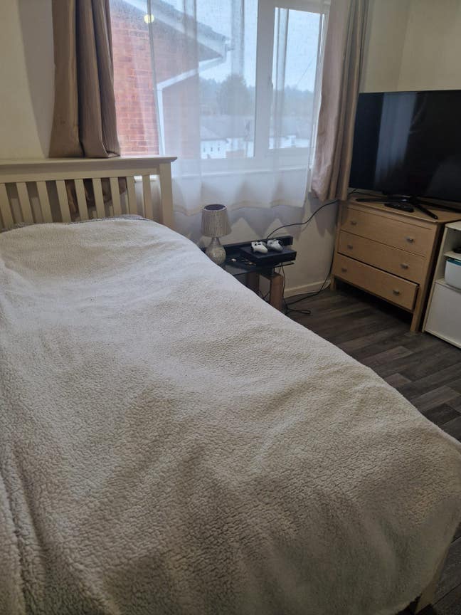 Nice room, Ex 4, 20 minutes to high streett Main Photo