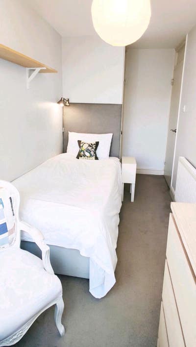 Single bedrooms (2no) in Nine Elms Main Photo