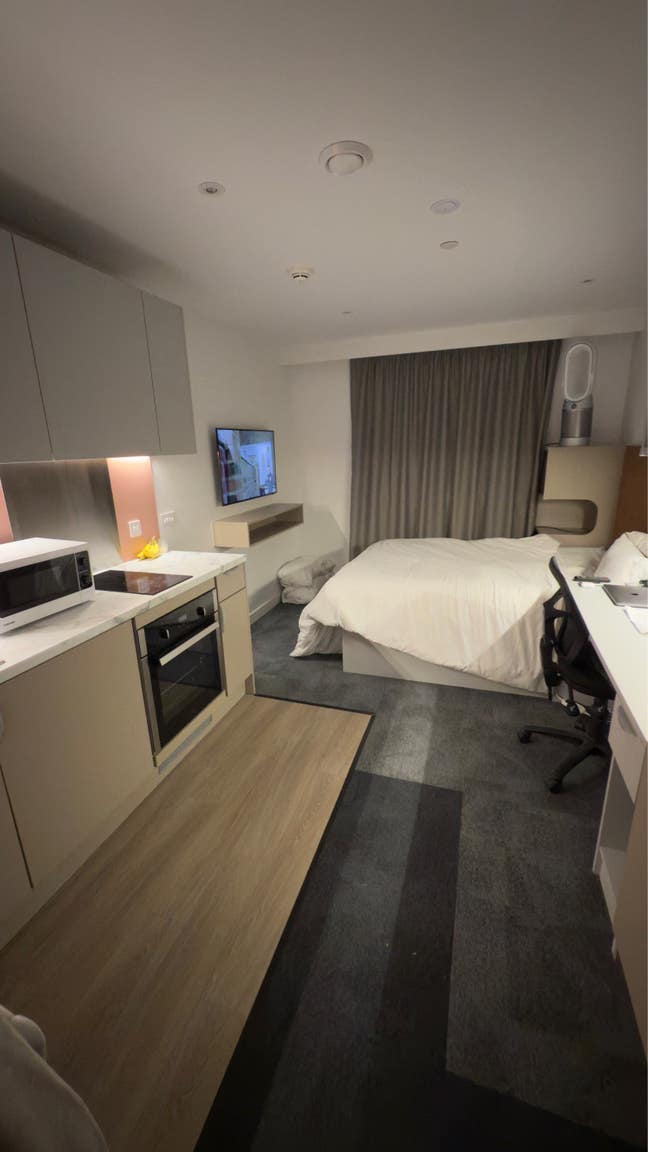 True Student Sky Studio Apartment with En-suite Main Photo