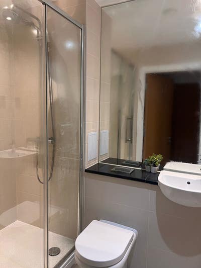 Spacious room,a toilet of it own. Main Photo