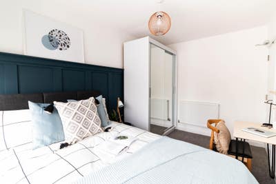  🍁 Want to get to know some great housemates?  Main Photo