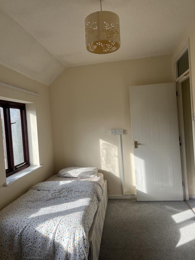 Single Bedroom for Rent – Convenient Location!  Main Photo