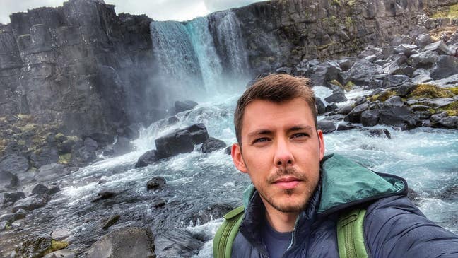 I am a professional male aged 33. I am lookin... Main Photo