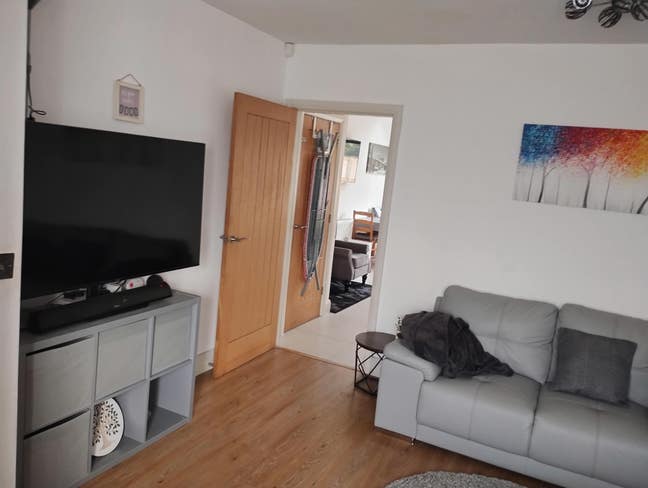 Large room for rent, available TBC Main Photo