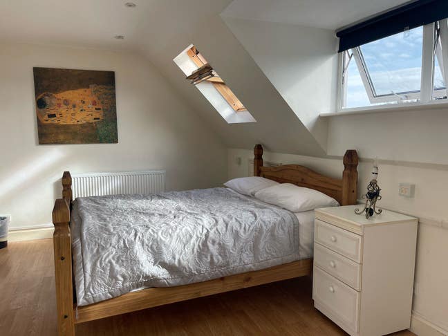 Clean, light-filled loft room Main Photo