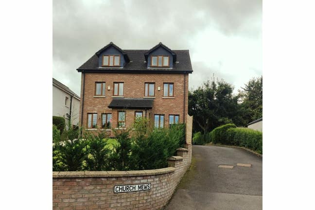 Spacious Room for Rent in Modern 4-Bedroom House  Main Photo