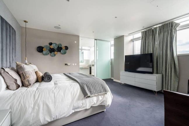 Jaw-Dropping 4-Bed Penthouse, Cinema, Pool, Gym... Main Photo