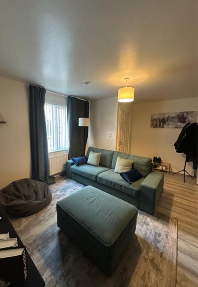 Lovely room in 2b house Main Photo