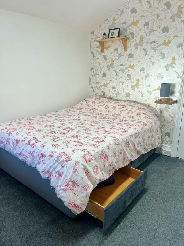 Small double bedroom  Main Photo