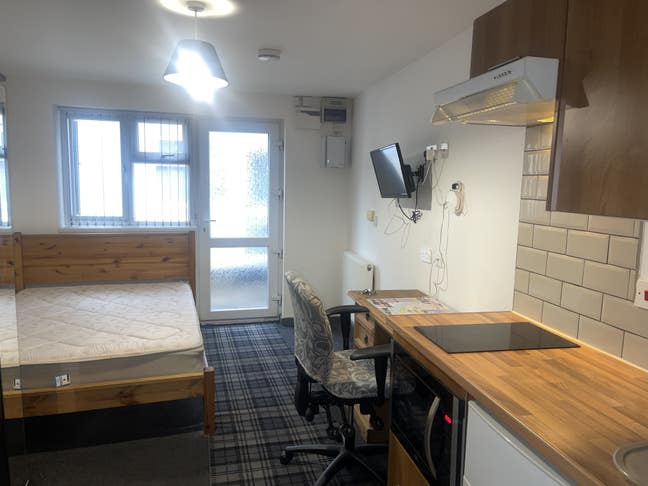 Double Studio Available With Bills Inc Main Photo