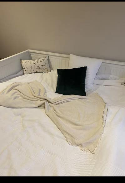  Double  room  in  Alton  -  female  only Main Photo