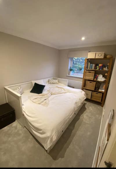  Double  room  in  Alton  -  female  only Main Photo