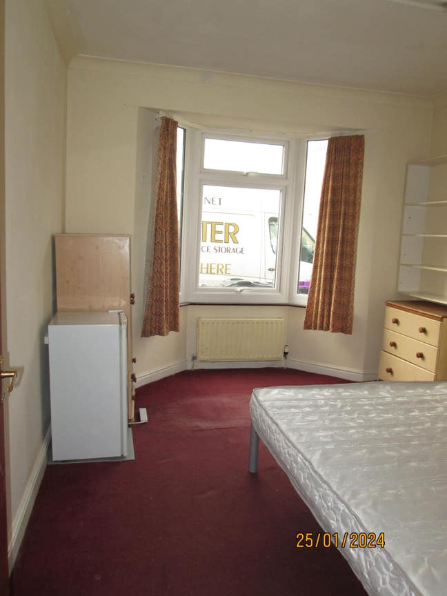 Double room with own shower / toilet. (Ref.CS1) Main Photo