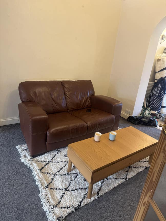 Double bedroom in sharing house  Main Photo