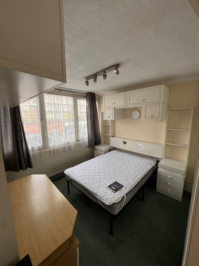 Spacious Good Size Double Room Available!!! Main Photo