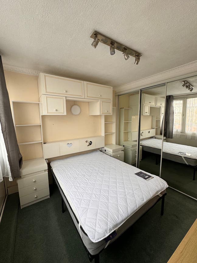 Spacious Good Size Double Room Available!!! Main Photo