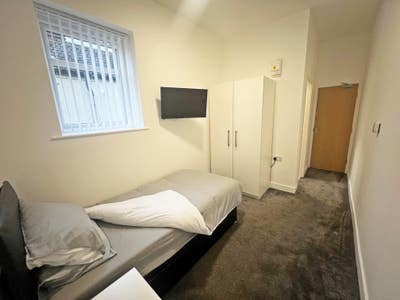Lacey Street, Widnes - with Ensuite Shower Room Main Photo