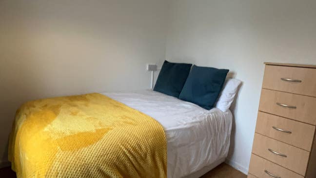 Cozy Small Room (Cowley)- Available from 1st Nov Main Photo