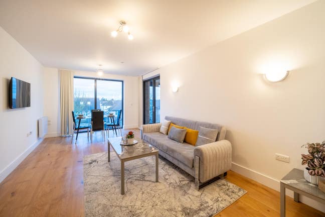 2-Bed Fully Furnished Flat – Long Term Let Main Photo