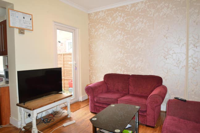 Graduate House 3 min walk Station/Town Caversham Main Photo