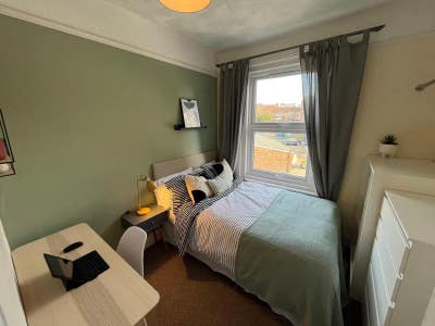 👌Double Rooms + a 5 min walk to Gunwharf Quays!  Main Photo