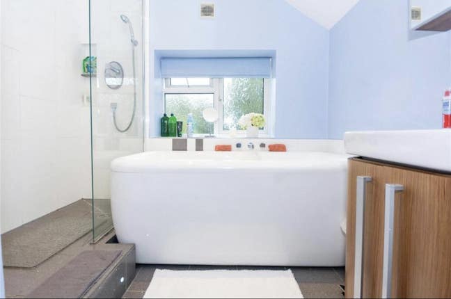 Shared Room Available  Main Photo