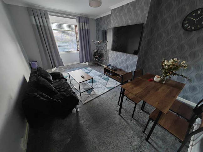 Room for rent for in great location Main Photo