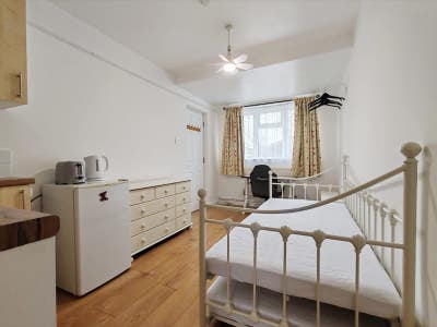 Self Contained Converted Garage Main Photo