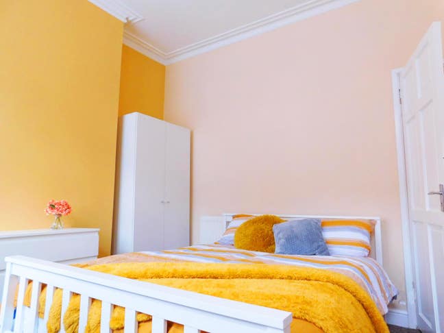 Large Room Uni/Train Station Couples Welcome Main Photo