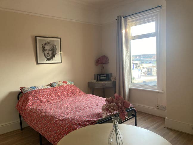 Double Room in Central Family home Main Photo