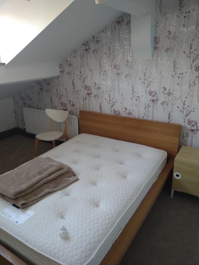 Newly refurbished double room to rent  Main Photo