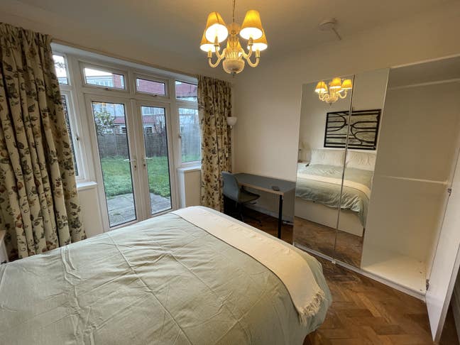 Cosy - Direct on Garden - New Refurb - Ealing! Main Photo