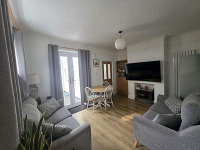 Spacious modern victorian house  Main Photo