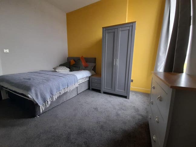 Room 6, 9-11 Trinity street Main Photo