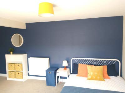 Large garden room in a detached house Main Photo