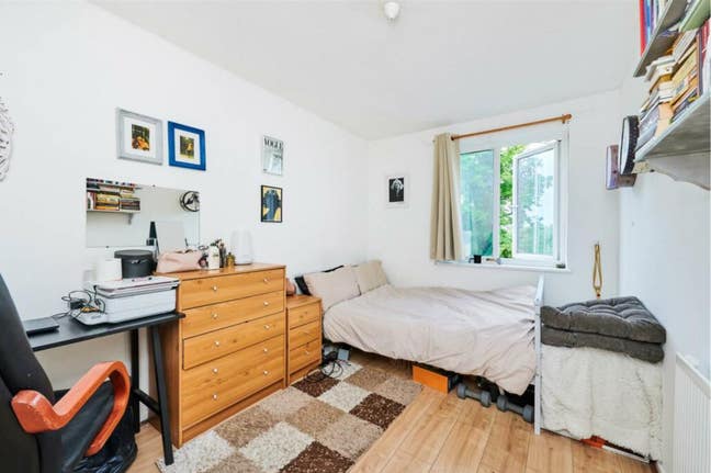 Double Room to let in East Sheen Main Photo