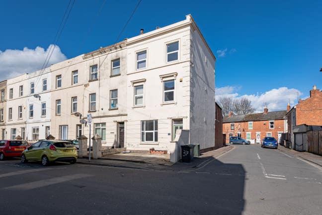 Professional House Share Main Photo